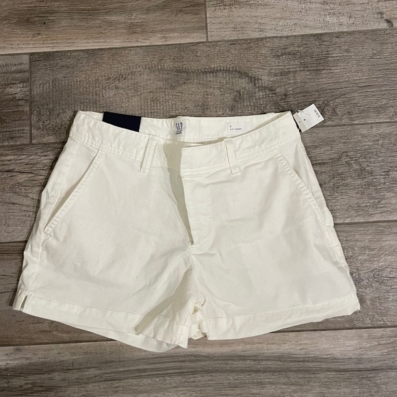 ❤️ GAP WHITE CITY SHORT SIZE 2 new - Picture 1 of 6
